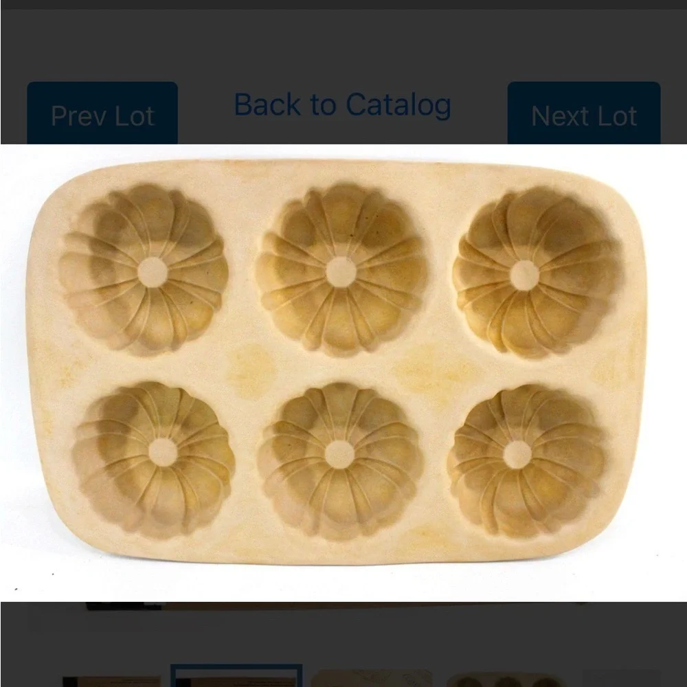 Pampered Chef Tan Bakeware Donut Mold